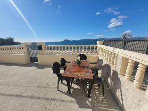 Ventana al Atlantico - House across from the beach