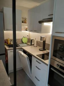 T2 paisible, wifi, proche plage et pinède