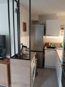 T2 paisible, wifi, proche plage et pinède