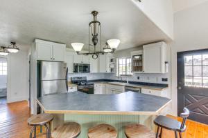 Massive Cabin with Game Room, 1 Mi to Bear Lake