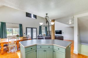 Massive Cabin with Game Room, 1 Mi to Bear Lake
