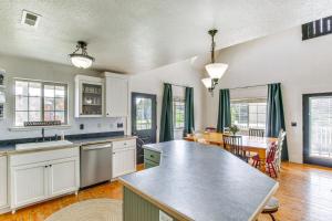 Massive Cabin with Game Room, 1 Mi to Bear Lake