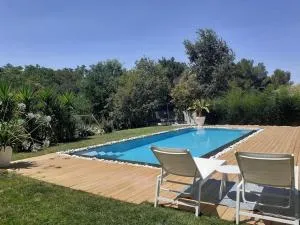 TRES BELLE VILLA DE 250 m2 AVEC PISCINE CHAUFFÉE - Saussines