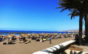 BLUE BAY PARADISE - Beach front apartment with sea view