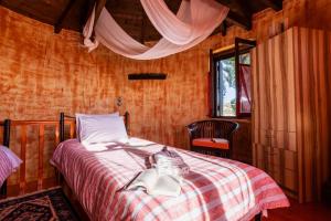 Vintage Stone HouseCalm Lives