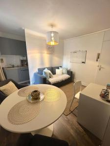 Quiet studio next business school and castle