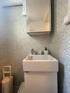 Quiet studio next business school and castle