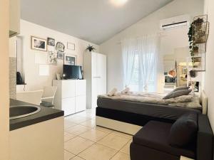 Gold Apartment On The Beach