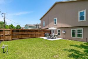 Bring the Crew! 4BR Luxe Pad, Backyard Magic & City at Your Door