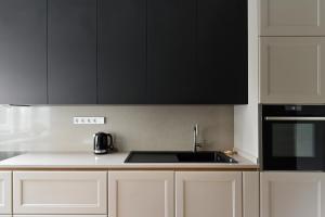 Modern 2-bdrm Centre apartment