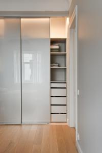 Modern 2-bdrm Centre apartment