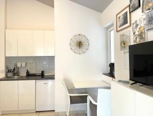 Gold Apartment On The Beach