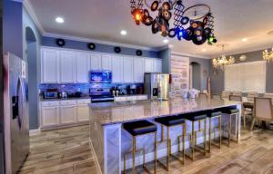 All Vacation Large Pool Home w-Cinema-Bowling Alley-Sleep 40