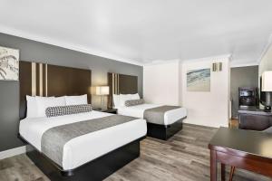 Queen Room with Two Queen Beds - Non-Smoking room in Best Western Park Crest Inn