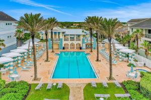 Spacious fourth-floor beachfront condo with pools, hot tub, fitness room