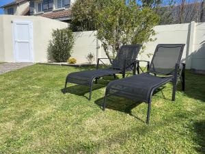 Maisons de vacances Gite Charmant avec Cheminee, Jardin Clos et Equipements Bebe a Proximite de la Cote - FR-1-306-842 : Maison de Vacances (4 Adultes)