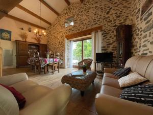 Maisons de vacances Grange restauree avec terrasse et wifi a La Bastide - FR-1-582-178 : photos des chambres