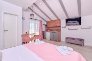 Apartments with a parking space Losinj, Losinj - 21417