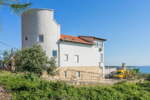Apartments with parking spaces Kastel Kambelovac, Kastela - 21027