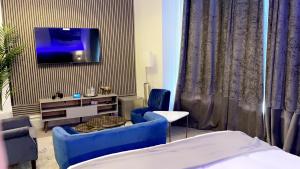 The Lux Ville, Stunning 6 Bedroom Home in London