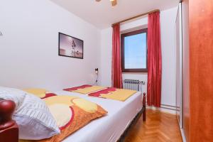 Apartments with a parking space Losinj, Losinj - 23160