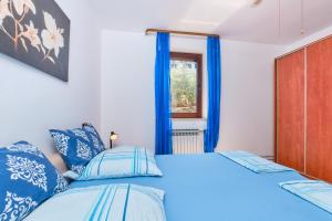 Apartments with a parking space Losinj, Losinj - 23160