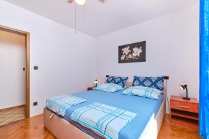 Apartments with a parking space Losinj, Losinj - 23160