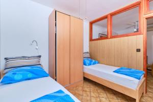 Apartments with a parking space Losinj, Losinj - 23160