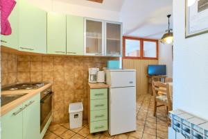 Apartments with a parking space Losinj, Losinj - 23160