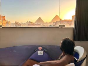 Pharaoh jacuzzi pyramids view
