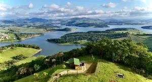 Chalé com borda infinita vista para represa - Vargem