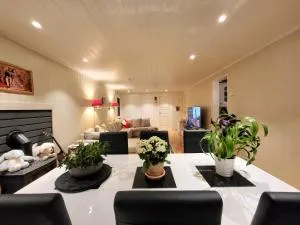 Spacious & Modern Apartment in Central Trondheim with free parking - Tiller
