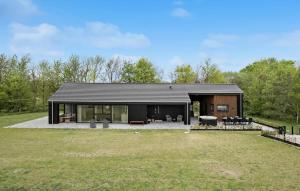 4 Bedroom Cozy Home In Hadsund