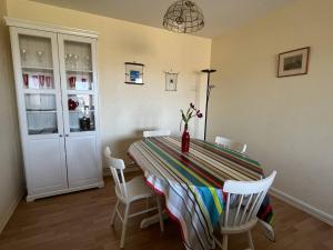 Appartements Charmant T2 au calme avec terrasse, parking et acces internet a Cambo-les-Bains - FR-1-495-11 : photos des chambres