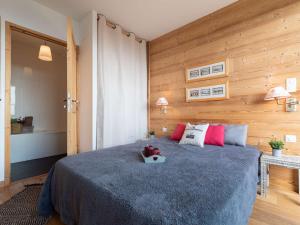 Appartement skis aux pieds avec piscine chauffée et parking - FR-1-296-345