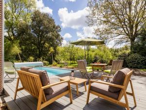 Évasion en Gîte de Charme avec Jardin, Piscine Chauffée et Proche Plages – Saint-Lyphard - FR-1-306-1271