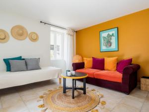 Maisons de vacances Evasion en Gite de Charme avec Jardin, Piscine Chauffee et Proche Plages – Saint-Lyphard - FR-1-306-1271 : photos des chambres