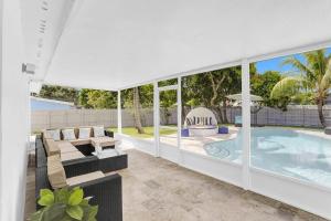 Yehudas Tropical Villa with Heated Infinity Pool