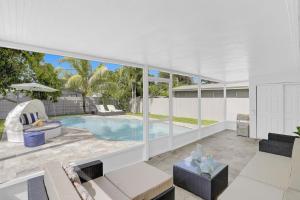 Yehudas Tropical Villa with Heated Infinity Pool