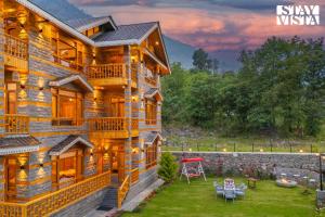 StayVista at Amritalaya - Luxury Villa with Bonfire in Raison