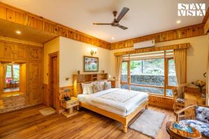 StayVista at Amritalaya - Luxury Villa with Bonfire in Raison