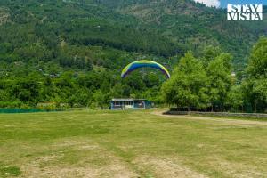 StayVista at Amritalaya - Luxury Villa with Bonfire in Raison