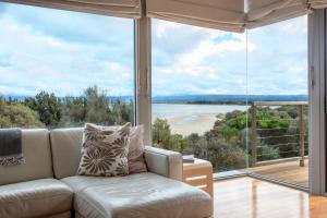 Sea View ~ ultimate beachside retreat!