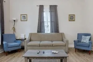 The Chattahoochee Cottage Walk to River & Shops - 凤凰城