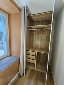 Appartements 4, 5 et 10 personnes renoves en centre-ville : photos des chambres
