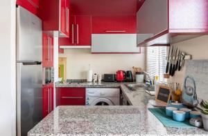 Personal y coqueto en primerísima línea de playa, en la Costa del Sol. Puerto De La Duquesa