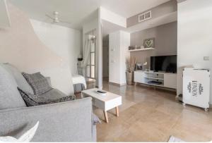 Personal y coqueto en primerísima línea de playa, en la Costa del Sol. Puerto De La Duquesa