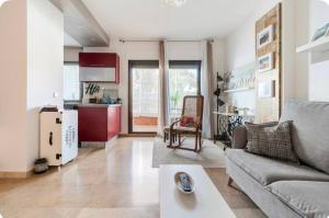 Personal y coqueto en primerísima línea de playa, en la Costa del Sol. Puerto De La Duquesa