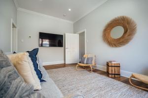 Belle Escapes - Moseley Apartments near the beach with private garden