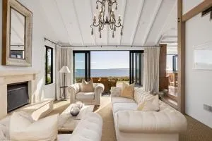 Beachfront Mediterranean Villa - 蒂普基